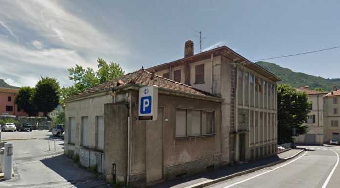 Via Parini: il vecchio stabile verrà demolito, gara per i lavori