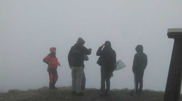 Legnoncino. I genitori di Keaton portano fiori sul luogo della tragedia
