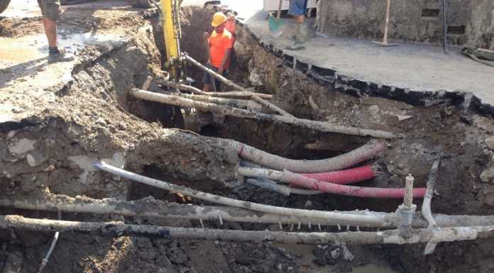 Vercurago. Riapre via 4 Novembre, una voragine d’acqua la causa dei ritardi