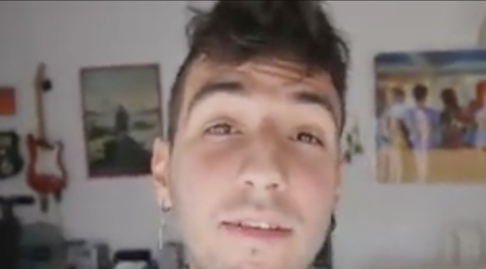 Calolzio. Vincenzo Vella regala sorrisi con la sua parodia di “Volare”