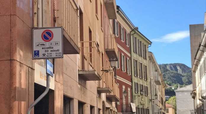 I commercianti: “La ZTL non funziona, ancora soste selvagge in centro”