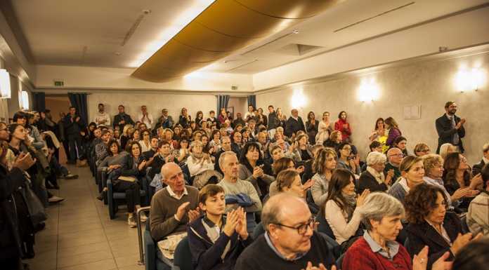 Scoprire Caravaggio, l’incontro a Lecco fa il pienone di pubblico