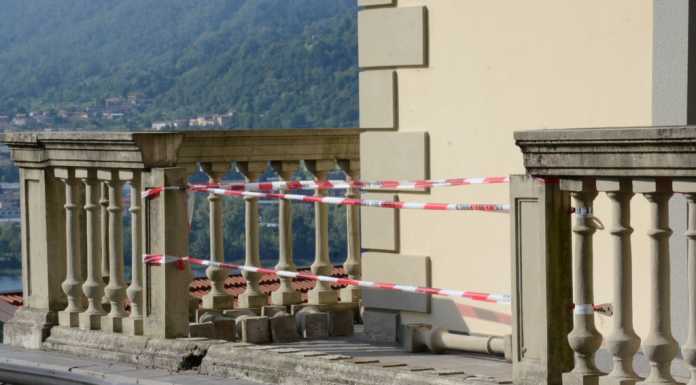 Cede la balaustra, cade dal balcone. 8 metri di volo: miracolato