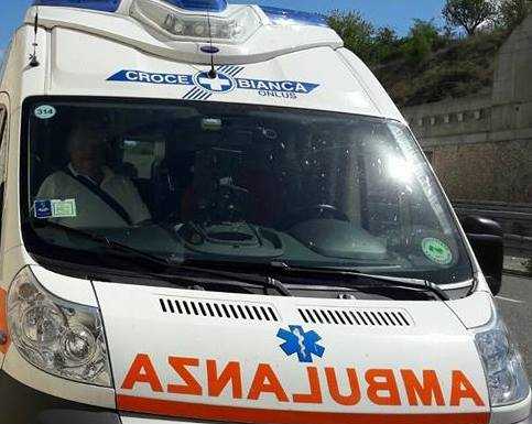 Colpita da infarto mentre è al mercato, morta una 67enne a Merate croce bianca merate ambulanza