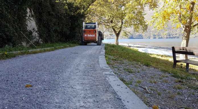 Dervio, la ciclabile trasformata in pista di cantiere: la protesta di alcuni cittadini