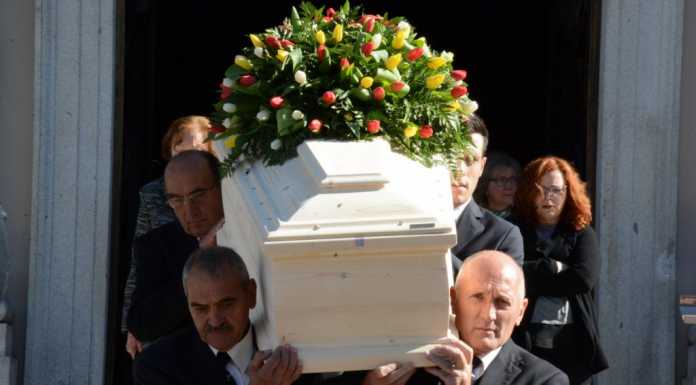 L’ultimo saluto a Chiara: “Sei un esempio per tutti, ora illuminaci dal cielo”