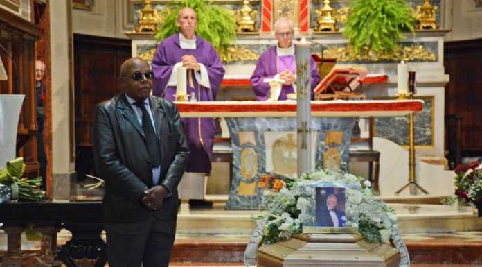 La voce di Ronnie Jones per l’ultimo saluto al maestro Dino Siani