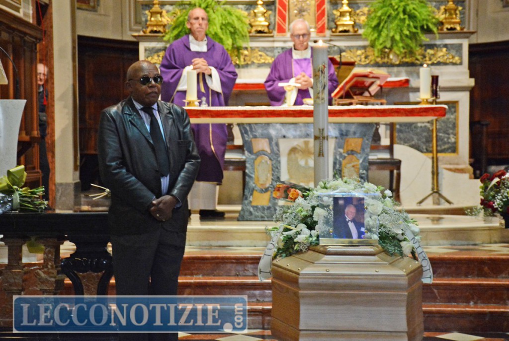 La voce di Ronnie Jones per l'ultimo saluto al maestro Dino Siani