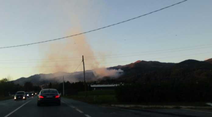 Incendio nei boschi tra Albavilla e Tavernerio, VVFF al lavoro