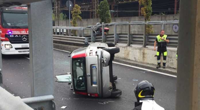 Scontro all’ingresso dell’attraversamento di Lecco: auto si ribalta