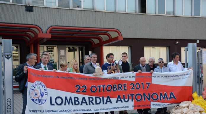 Lega: protesta all’Agenzia delle Entrate. “Le tasse dei lombardi restino qui”