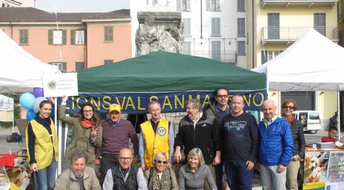 Castagnata benefica. I Lions della Valle S.Martino in piazza Cermenati
