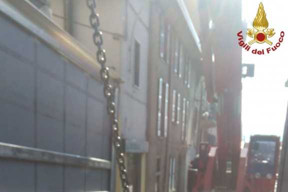 Calolzio, intervento di VVFF e Polizia per un tir in panne in Corso Europa