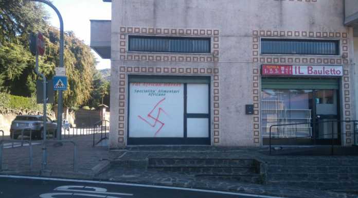 Svastica sul negozio africano, il commento del comitato migranti