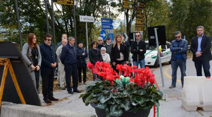 Annone. Fiori all’ingresso del ponte per ricordare la tragedia
