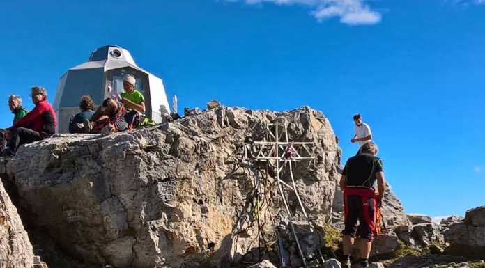 Grignetta, dopo il recupero la croce è di nuovo in piedi