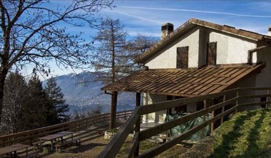 Strade chiuse, rifugisti di Erna in polemica: “Penalizzati” rifugio stoppani