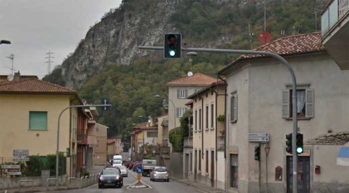 Code sulla Lecco-Bergamo, da Calolzio la petizione per togliere il semaforo di Vercurago semaforo vercurago