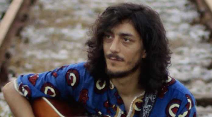 Un concerto per i migranti: Sandro Joyeux fa tappa a Cremeno