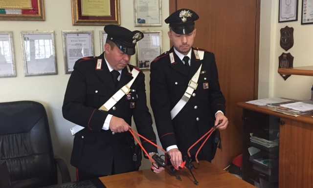 Lanciano sfere d’acciaio contro le finestre di un cittadino, nei guai due calolziesi