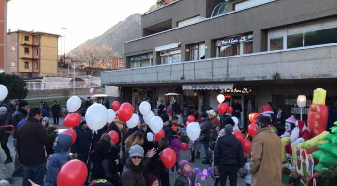 Valmadrera anticipa il Natale, festa in piazza con i commercianti