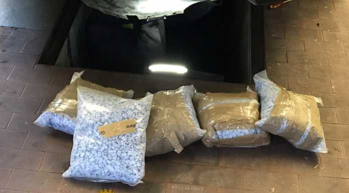 Nascoste nel camion 100 mila pastiglie di ecstasy. Fermato in dogana
