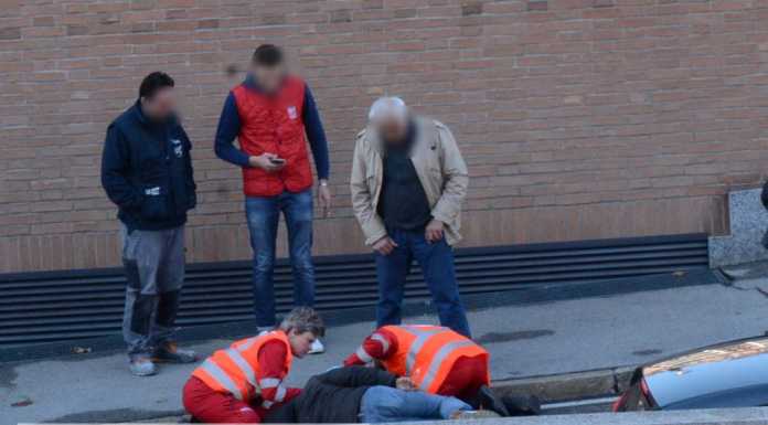 Pedone investito in Corso Promessi Sposi: soccorso un uomo