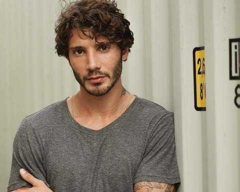 Stefano De Martino in piazza Garibaldi per il lancio di “Wow”