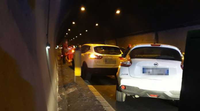 SS36. Tamponamento nel tunnel del Barro, un ferito e code