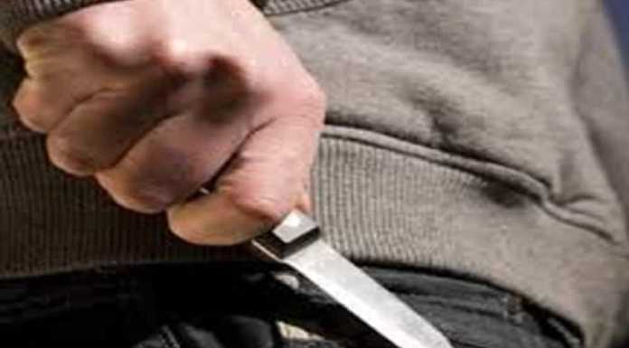 Rapina il Carrefour di Barzago, malvivente armato di coltello