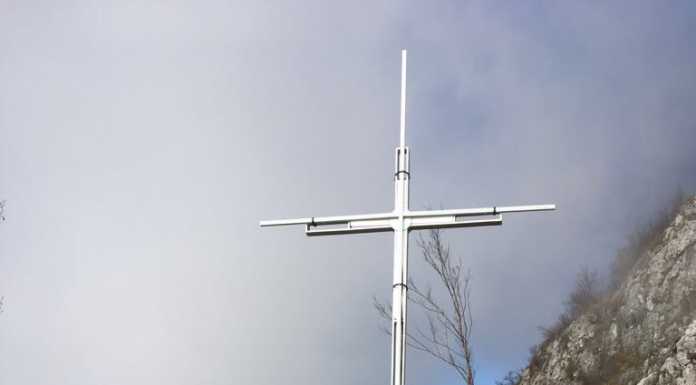 Illuminata la Croce ai Pizzetti grazie al gruppo sportivo dell’Aurora