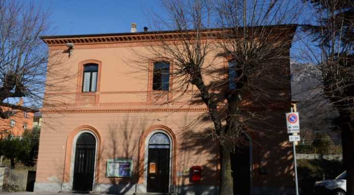 Abbadia. Incendio nella sala d’attesa della stazione, denunciato un 22enne