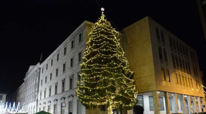 Natale a Lecco: tutte le iniziative. Giovedì si accende l’albero in piazza