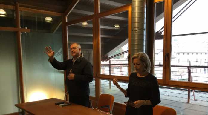 Valmadrera, scambio di auguri e benedizione in Comune