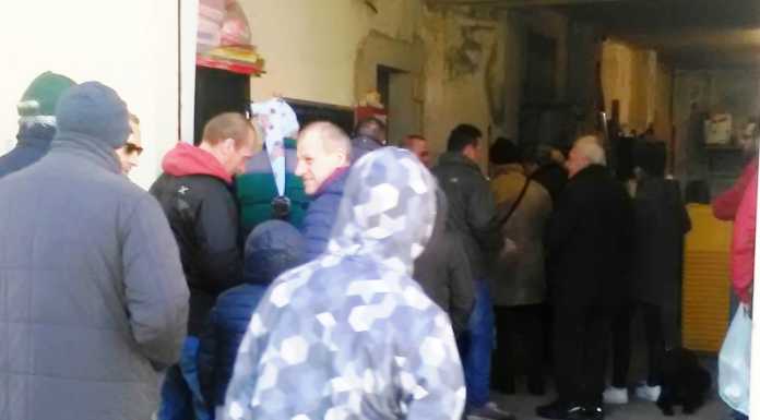 Ballabio, assalto al Comune per i bidoni gialli, 400 quelli già distribuiti