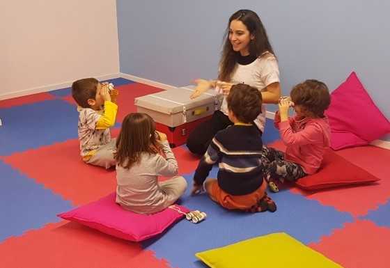 Scuola Helen Doron che successo! Sotto l’albero nuovi corsi di lingua per bambini!