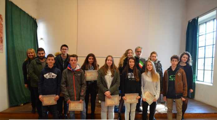 Garlate: il comune premia gli studenti meritevoli e in paese è già Natale