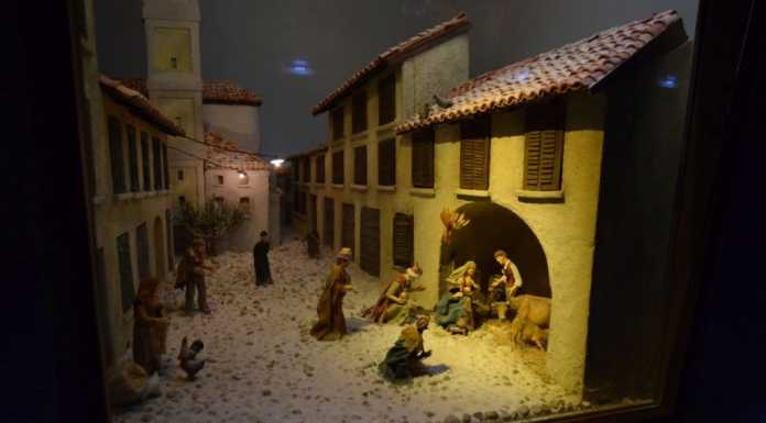 Inaugurata la mostra dei Presepi di Lecco con le voci del Coro Alpino Lecchese