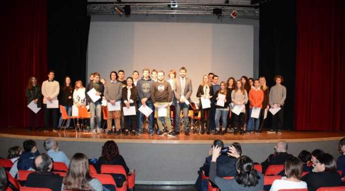 Mandello premia i suoi giovani: consegnate le borse di studio