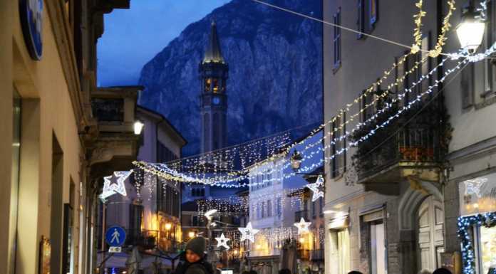 La corsa al regalo entra nel vivo: è shopping natalizio in centro