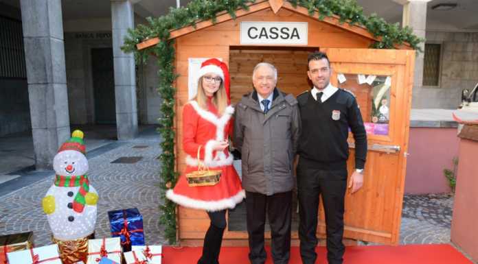 Piazza Affari: anche la casetta del custode si tinge di Natale