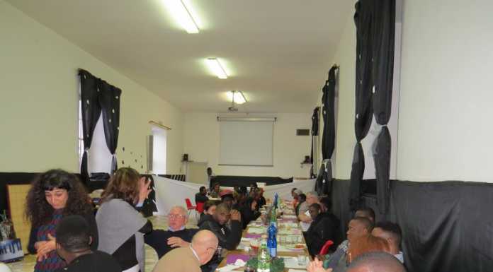 Valmadrera. Il gruppo volontari Caritas si siede a tavola coi migranti