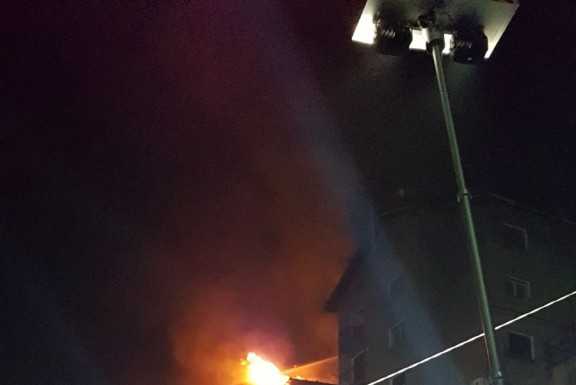 Incendio nella notte a Premana, brucia il tetto di una casa