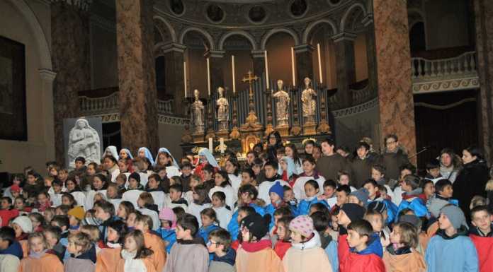 Basilica affollatissima per lo spettacolo natalizio dei bimbi della Pietro Scola