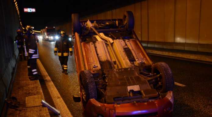 Lecco. Perde il controllo dell’auto e si ribalta nel sottopasso, illeso