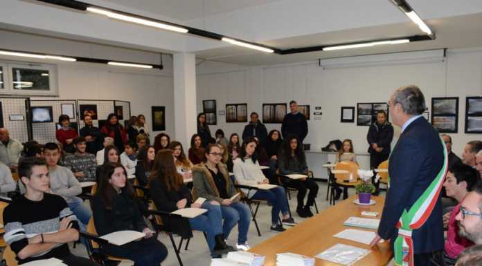 Vercurago festeggia i nuovi “ragazzi del ’99” e gli studenti meritevoli