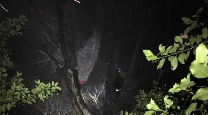 Appeso agli alberi col parapendio. Salvato 41enne pavese