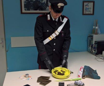 Spacciavano droga, nei guai una coppia di Costa Masnaga