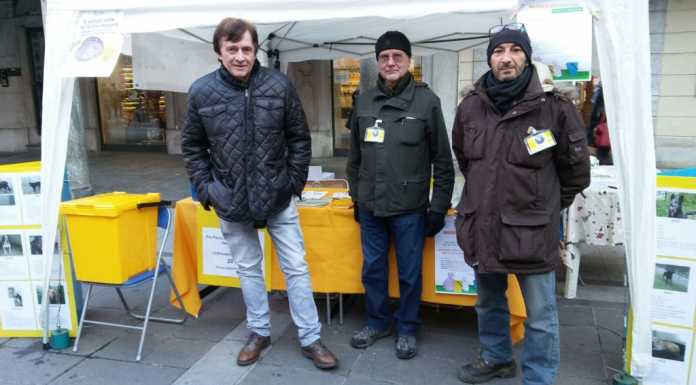 Rifiuti. Banchetto dell’associazione Pro Parco: “Differenziate”