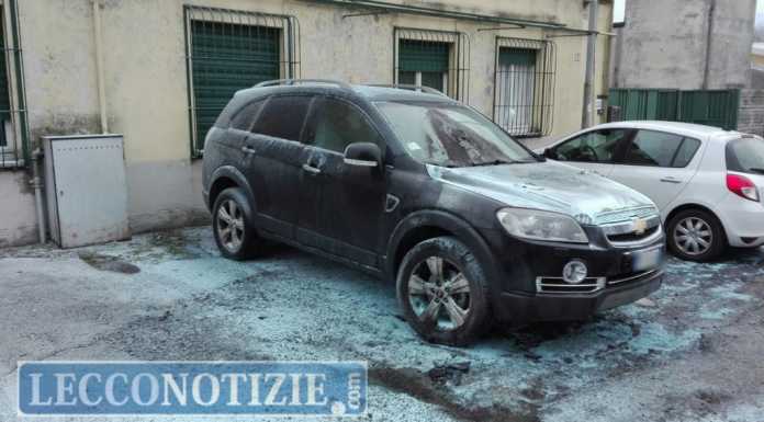 Calolzio. Auto in fiamme in via S. Rocco, si lavora per capire le cause